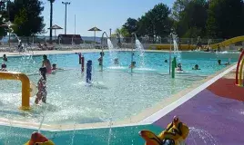 Piscine du camping Le Pipiou